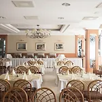 Marina Port Hotel