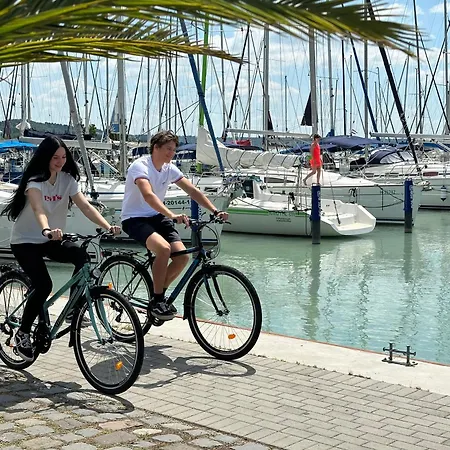 Marina Port Szálloda