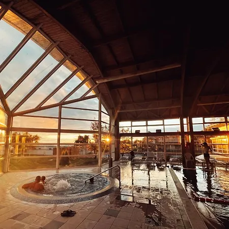 Marina Port 4*