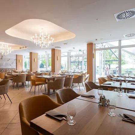 Marina Port Hotel 4*
