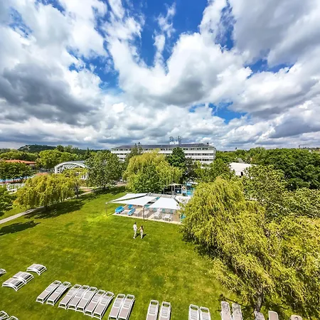 Marina Port Szálloda Balatonkenese