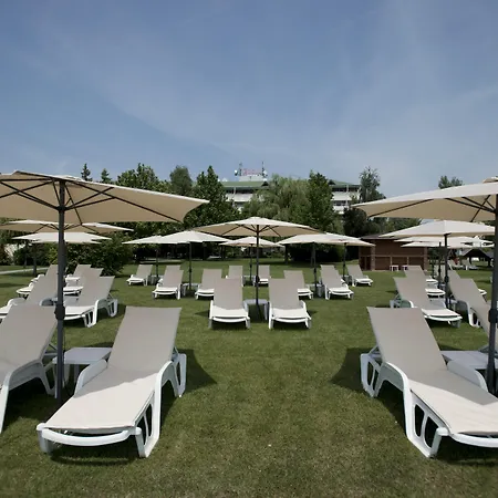 Marina Port Отель Балатонкенезе