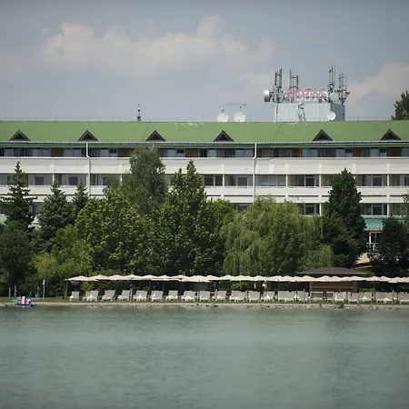Szálloda Marina Port Balatonkenese