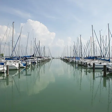 Hotel Marina Port