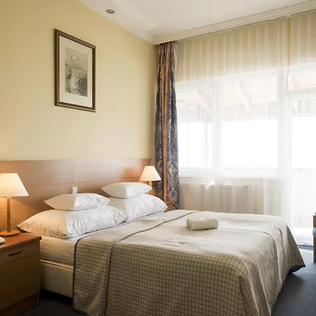 Marina Port 4*