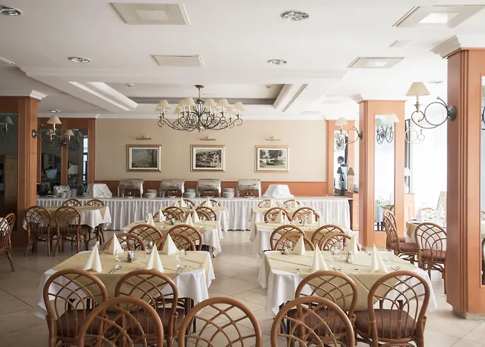 Marina Port Hotel