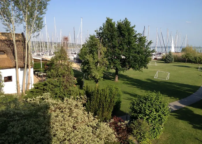 Marina Port Hotel
