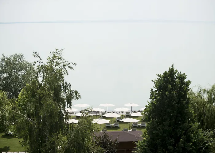 Marina Port Hotel