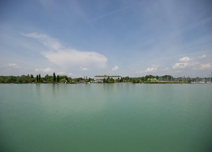 Marina Port 4*